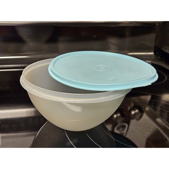 Tupperware Wonderlier Bowl Sheer With Teal Lid Seal 235-21 - Picture 1 of 8